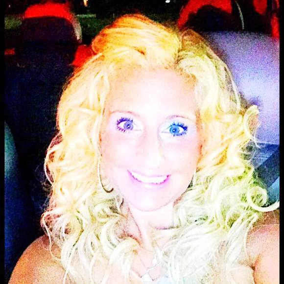 Meet your Posher, Jennifer - Picture 1 of 1